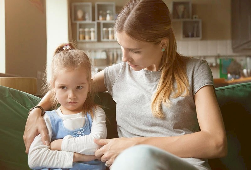 أخطاء تربوية تضعف مناعة طفلك