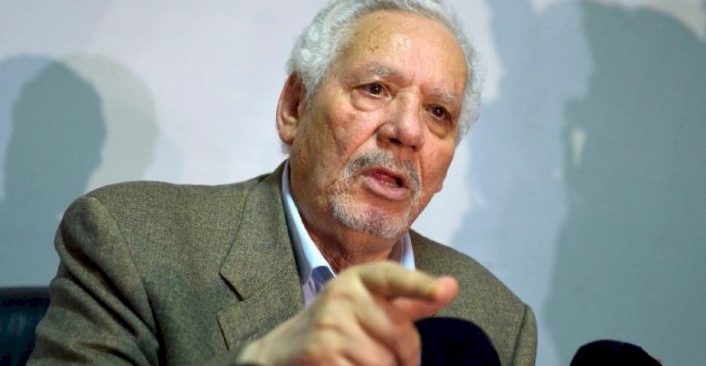 الجزائر .. أمر بالقبض على وزير الدفاع الأسبق