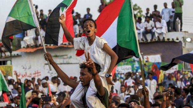 اليوم الفاصل.. السودان يطوي 30 عاماً من حكم البشير