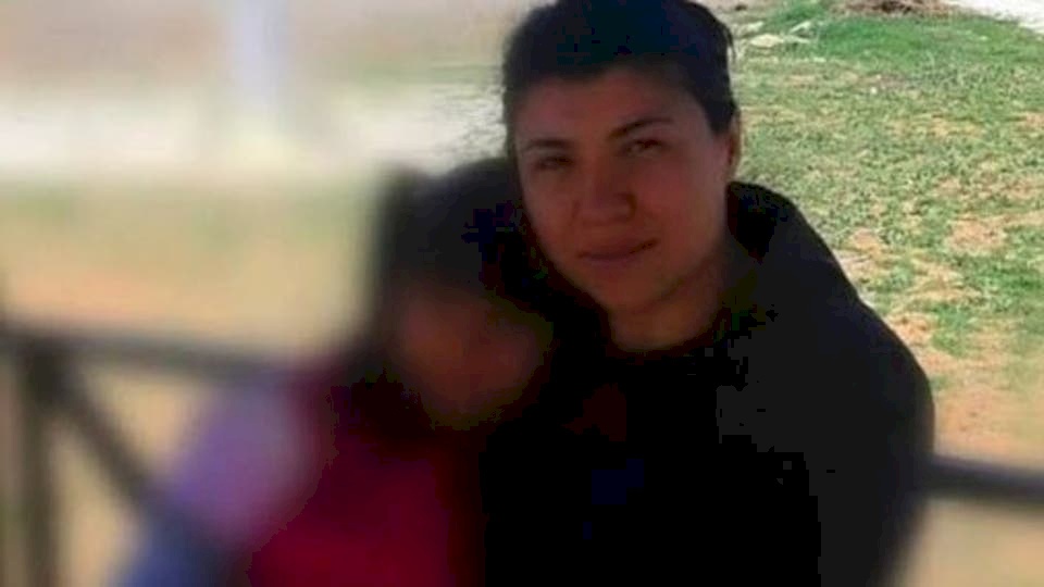 طفلة تركية أمام أمها المضرجة بالدماء "أرجوك لا تموتي"
