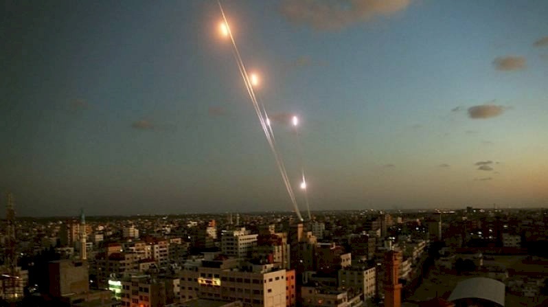 الاحتلال يعلن سقوط قذيفة في غلاف غزة