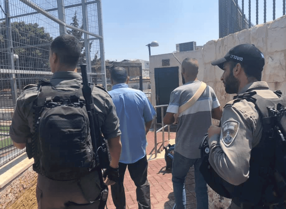 الاحتلال يقتحم جمعية برج اللقلق بالقدس ويعتقل رئيسها