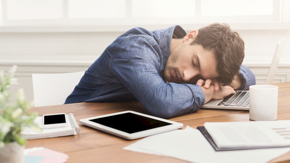 هل تصدق.. قيلولة مرتين بالأسبوع تقي من مرض القلب؟