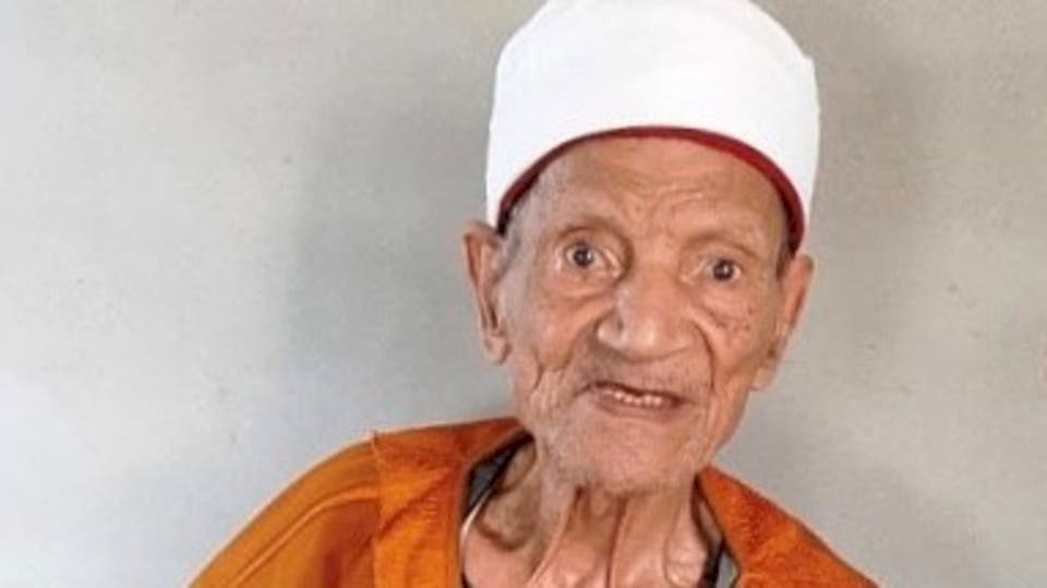 مصري عمره 92 عاماً مصاب بالسرطان.. يواصل الدراسة