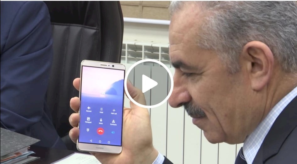 بالفيديو.. اشتية يهاتف وزارة حكومية على الهواء مباشرة