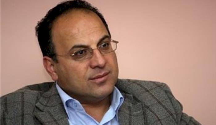 مقال: الكلب الأبيض والكلب الأسود
