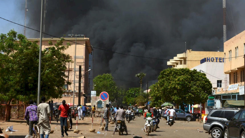 16 قتيلاً في هجوم استهدف مسجداً في بوركينا فاسو