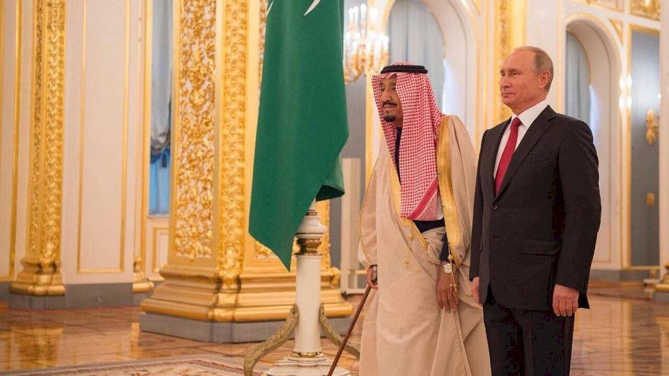 بالفيديو.. شاهد ماذا اهدى بوتين العاهل السعودي