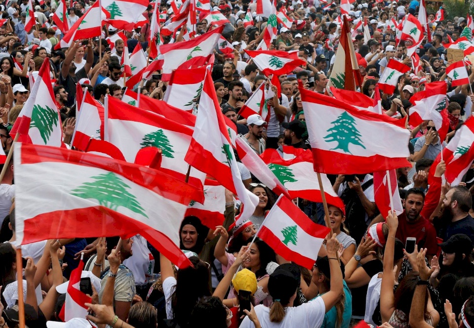 لبنان..التظاهرات مستمرة لليوم السادس على التوالي
