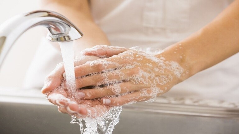 "خطر" يتربص بمن لا يغسل يديه بعد خروجه من المرحاض!