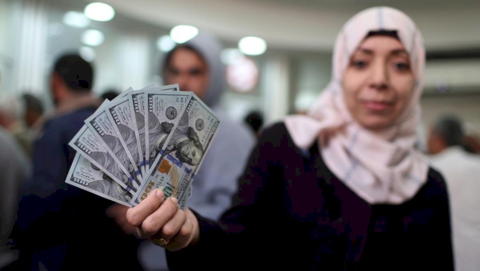 قناة عبرية تكشف تفاصيل صرف المنحة القطرية