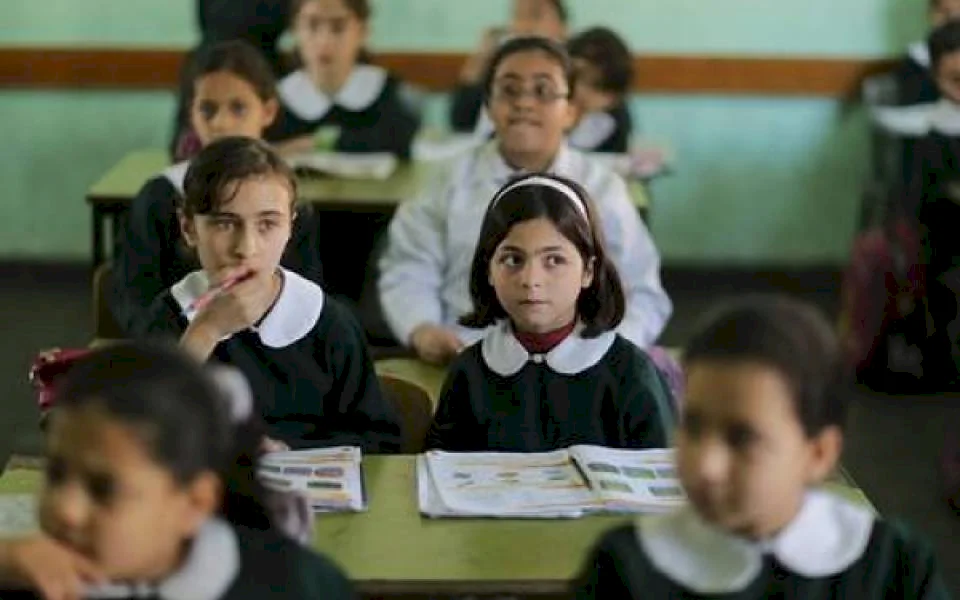 اتحاد المعلمين ينفي انتهاء الفصل الدراسي