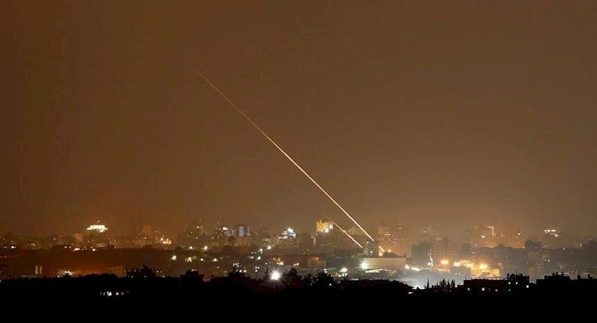 بسبب لقاحات كورونا.. إسرائيل تتخوف من صواريخ غزة