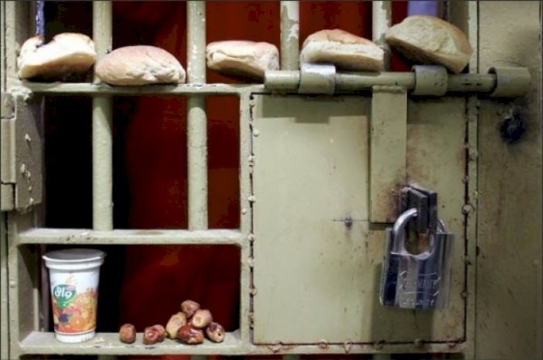 بالأسماء.. تحذيرات من الوضع الصحي للأسرى المُضربين