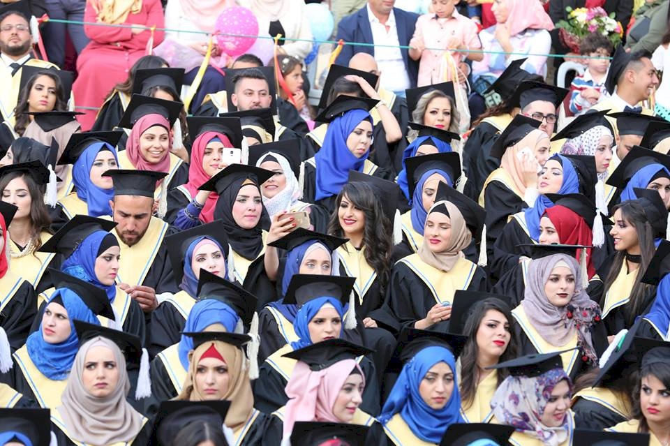 اشتية: الحكومة أعادت النظر بنظام التعليم ومواءمته مع سوق العمل