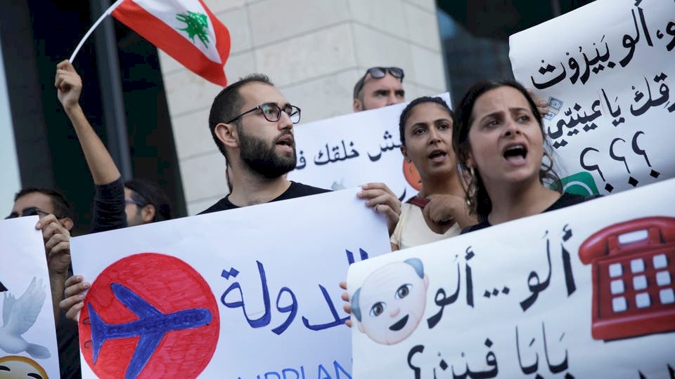 حراك لبنان يطرق باب الفاسدين
