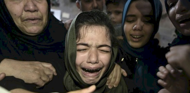 غزة تشيع جثامين 12 شهيداً 