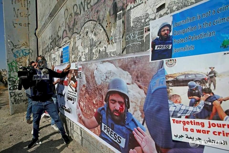 صور.. نقابة الصحفيين تندد باعتداء الاحتلال على مسيرة التضامن مع عمارنه
