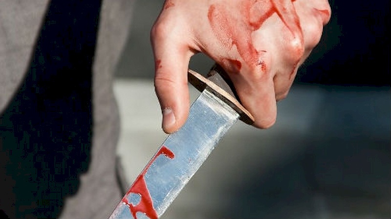 في بلد عربي.. سيدة ترفض رفع قضية على زوجها الذي طعنها