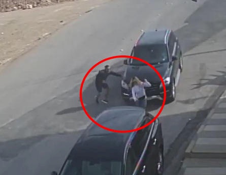 فيديو.. حادث دهس غريب لفتاة في عمان