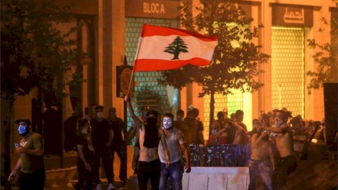 المصارف اللبنانية تعاود فتح أبوابها الثلاثاء
