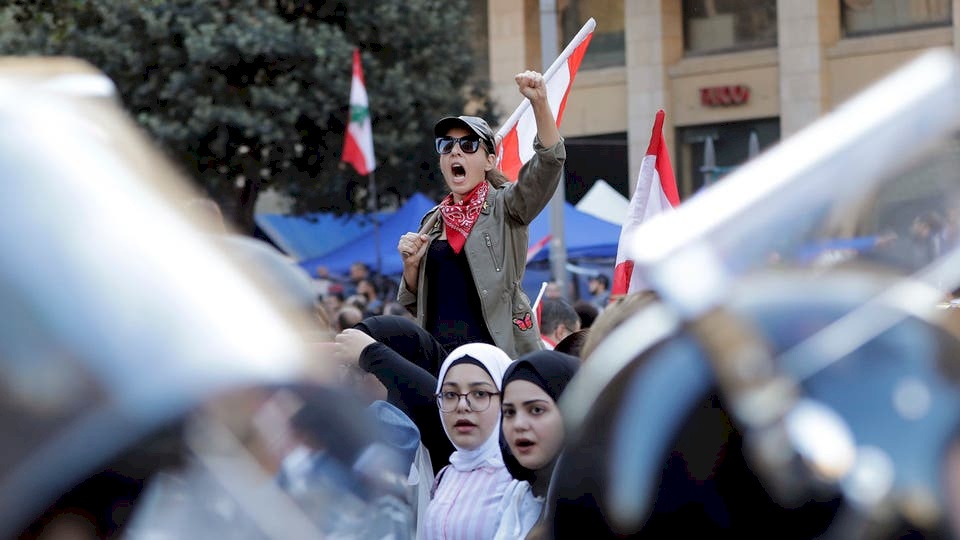 حراك لبنان يتمسك بمطالبه