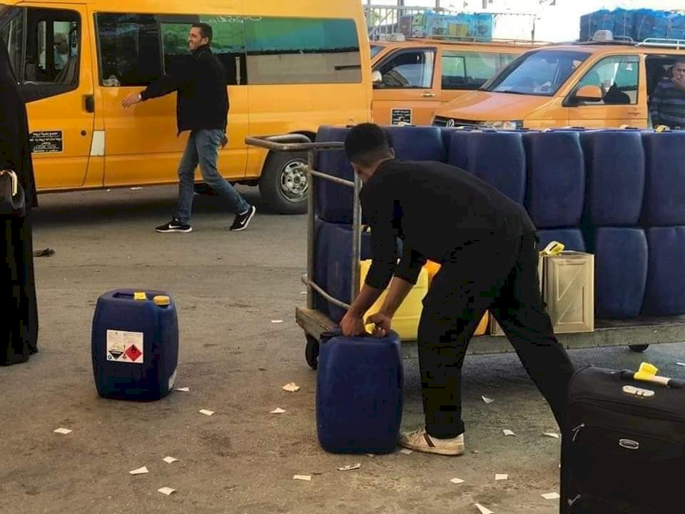 في الاردن.. اتلاف زيت زيتون فلسطيني "فاسد" 