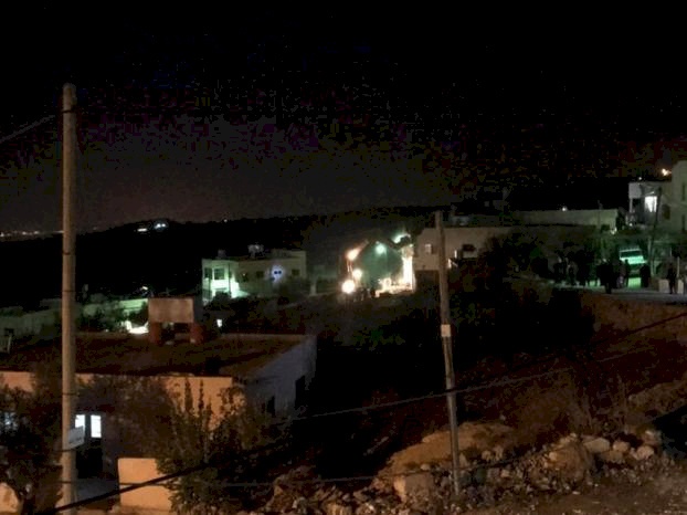 قوات الاحتلال تهدم 4 منازل في بلدة بيت كاحل