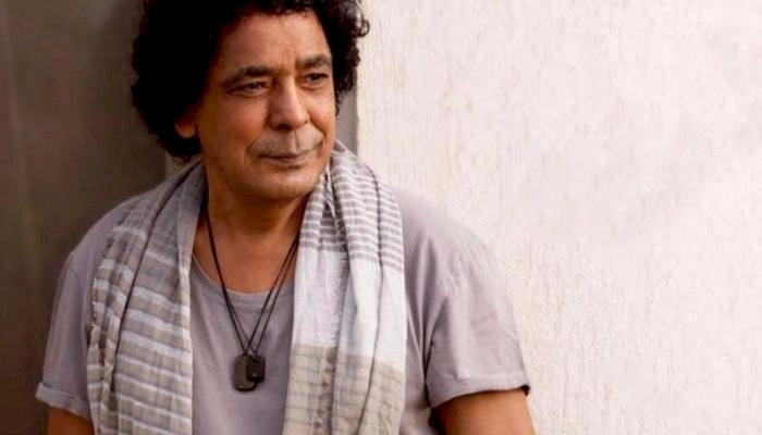ما هو مرض محمد منير الذي أجبره على الاستعانة بـ"كرسي" في حفله؟