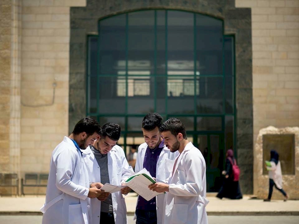 مرة أخرى خريجو كلية طب جامعة القدس يحققون نسبة نجاح كاملة في امتحان المزاولة "الإسرائيلي"