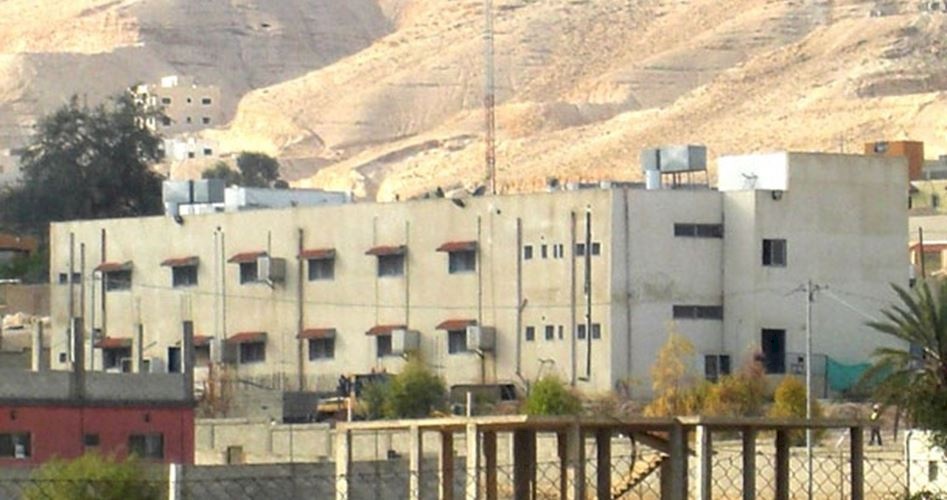 وفاة موقوف في سجن أريحا والشرطة والنيابة تُحققان