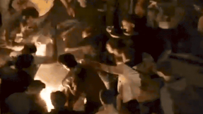 فيديو| لبناني يحرق نفسه بين الحشود في ساحة رياض الصلح