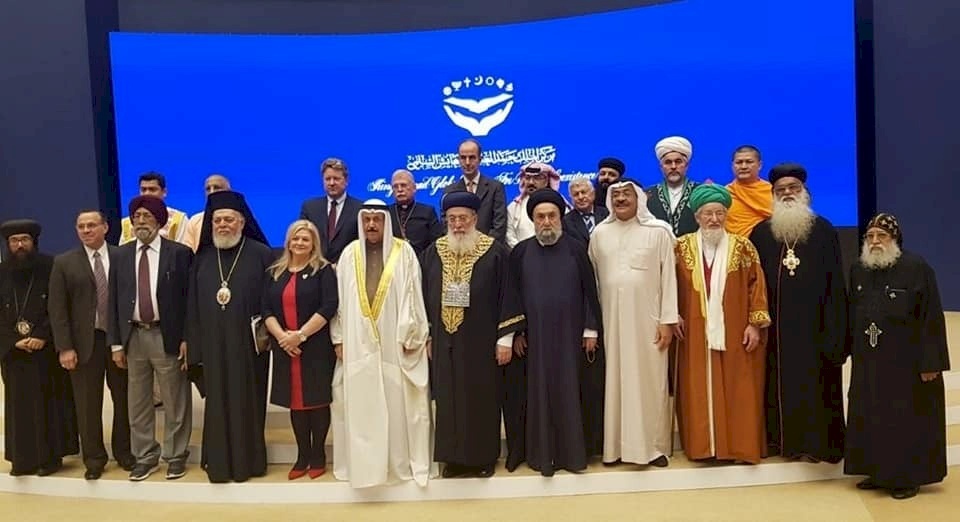 الحاخام الأكبر "لإسرائيل" يلتقي ملك البحرين ويدعو للتطبيع!