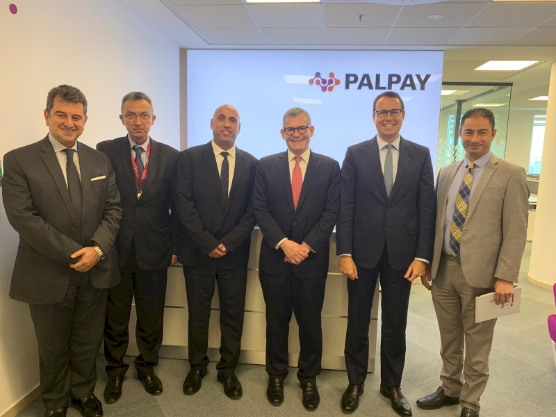 رئيس مجلس إدارة بنك إنجلترا المركزي يزور PalPay للاطلاع على إمكانات التكنولوجيا المالية في فلسطين