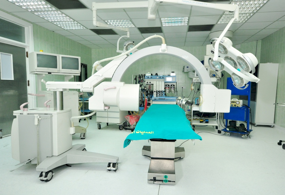 فيديو| مستشفى ببيت لحم يطرد مريضاً ويوقف عمليته!