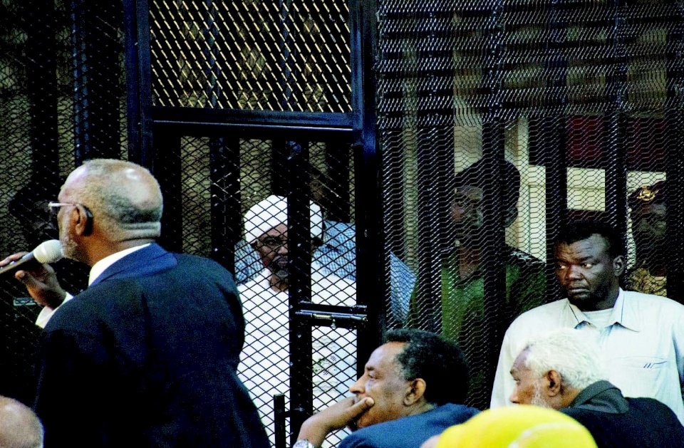 النيابة السودانية: البشير قد يواجه حكم الإعدام