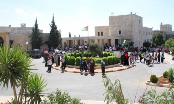 إدارة بيرزيت تخلي الجامعة  من الطلبة