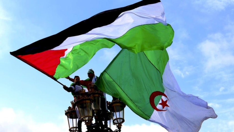 رئيس الجزائر: قضية فلسطين من ثوابت سياستنا 