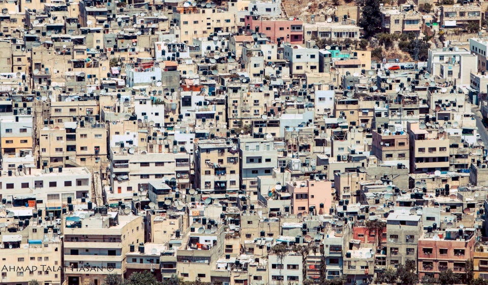 الحكومة توضح: ليس كل سكان المخيمات معفون من دفع الكهرباء
