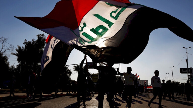 محتجو العراق يضربون عن الطعام
