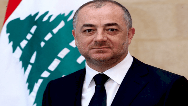 وزير الدفاع اللبناني يدين استخدام أجواء بلاده لقصف سوريا