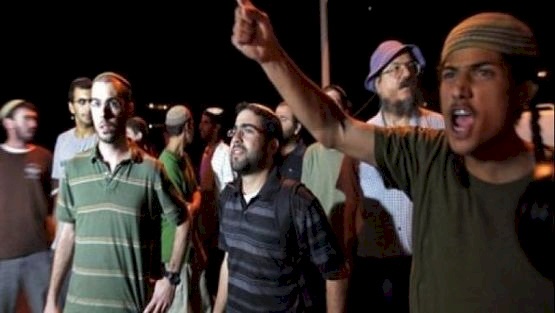 مستوطنون يعتدون بالغاز على أم وابنها في الخليل