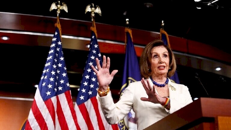 ترامب : بيلوسي مجنونة!