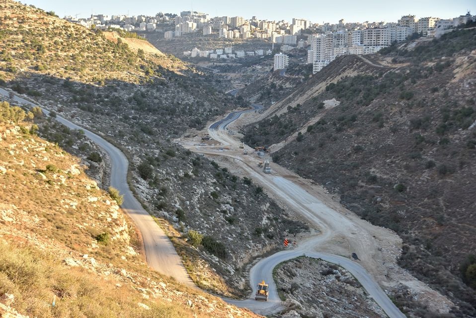 بلدية رام الله تواصل الأعمال في مشروع الطرق الرابطة في المدينة