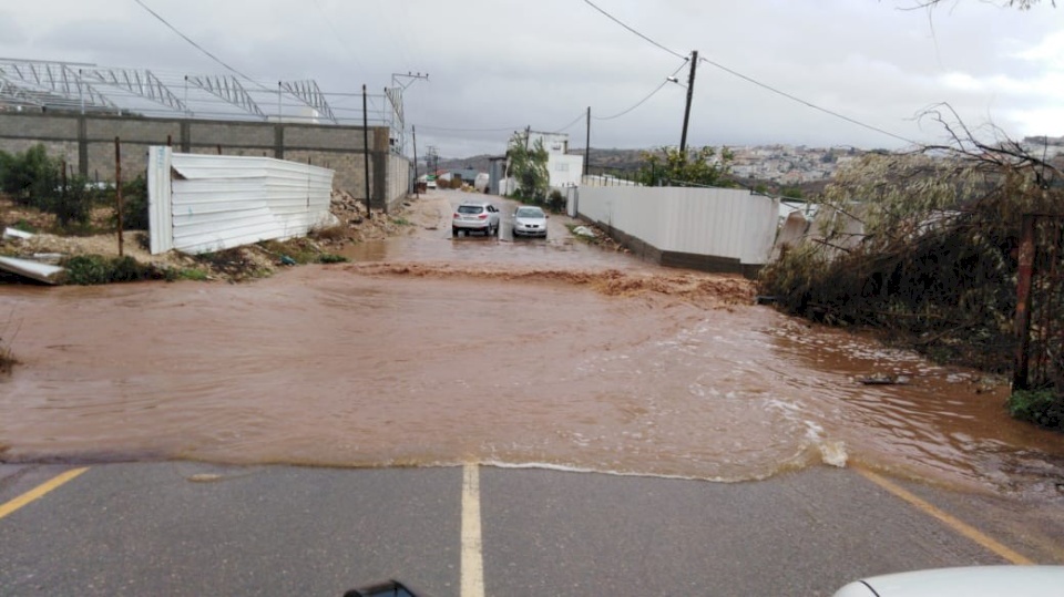 الدفاع المدني برام الله  يتعامل مع 299 حالة خلال المنخفض الجوي