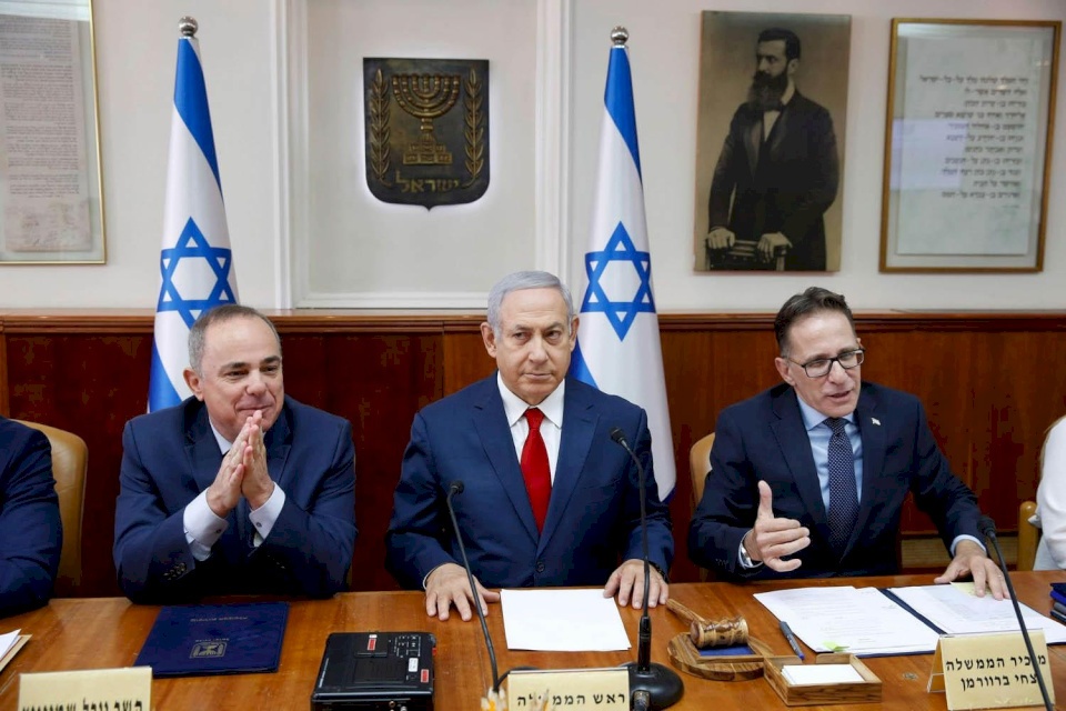 الكابينت يقرر خصم 150 مليون شيقل من الضرائب الفلسطينية