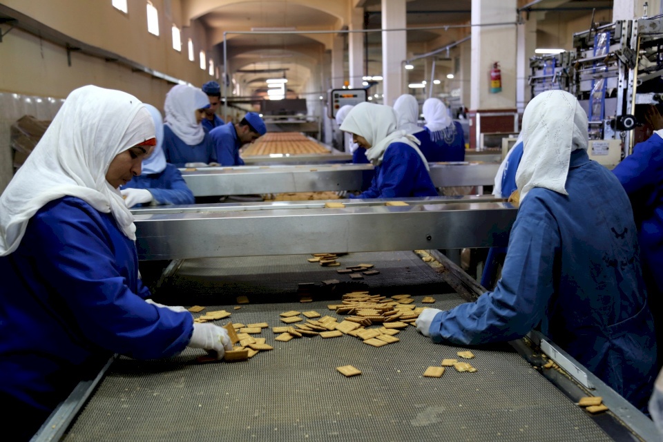 لأول مرة-  قطاع غزة يصدر بضائعه إلى دول الخليج