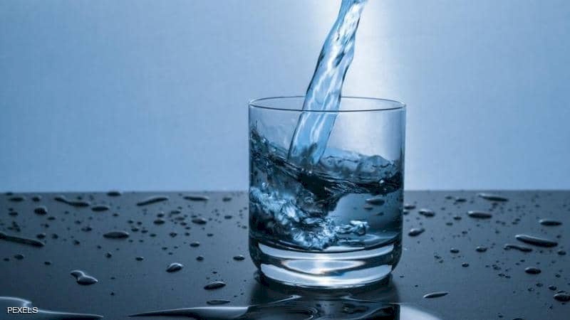 هذا ما يفعله شرب الماء صباحا على معدة خاوية