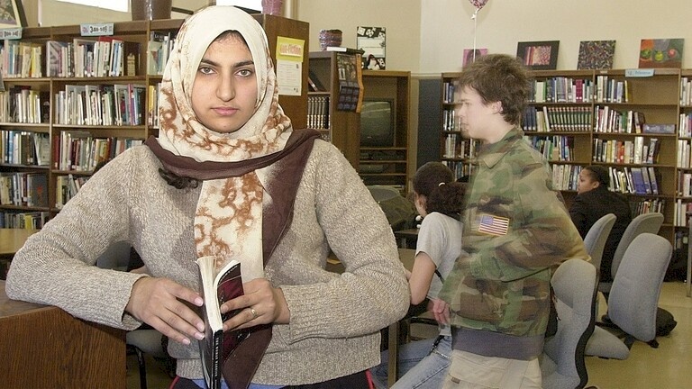 أمريكية تحاول قتل طالبة سعودية بسبب حجابها