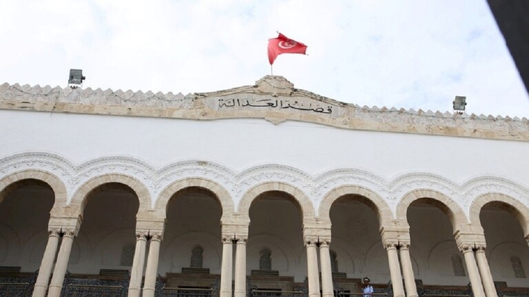 فيديو صادم لتونسية تتلذذ بتعذيب فتيات